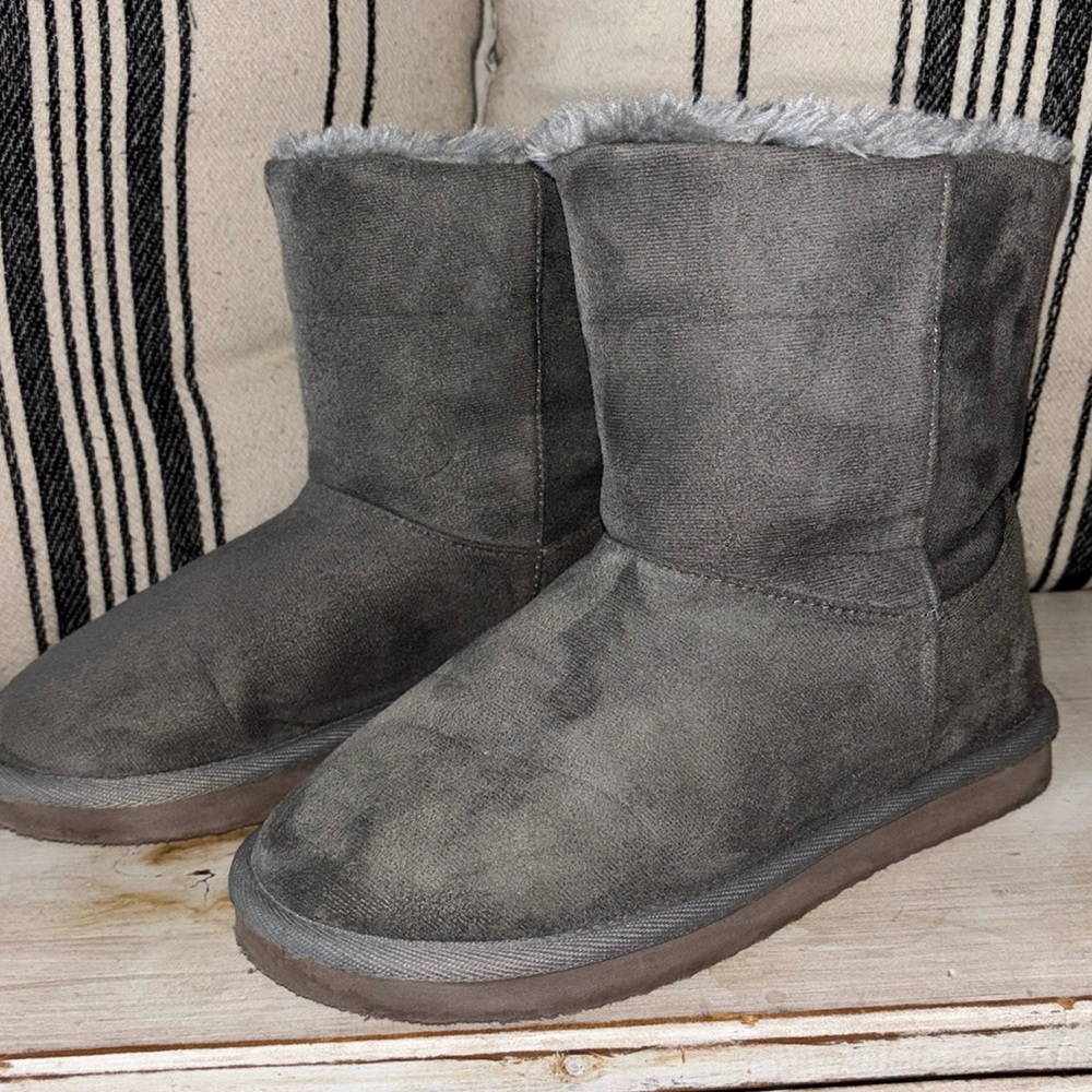 Aeropostale Gray Faux Suede Fur Lined Boots Warm Cozy Size 8 - Picture 1 of 11